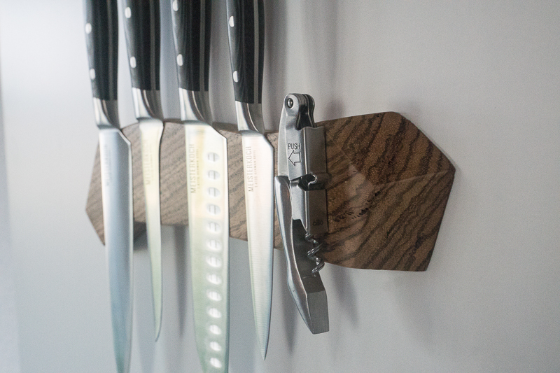 Messerleiste magnetisch | Zebrano | curved /messerleisten/boomerang/messerleiste-vollholz-zebrano-boomerang800-3130