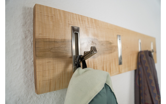 Ahorn geriegelt pur | Vollholz design-garderobenpaneel-ahorn-vollholz-klapphaken-schlicht-h