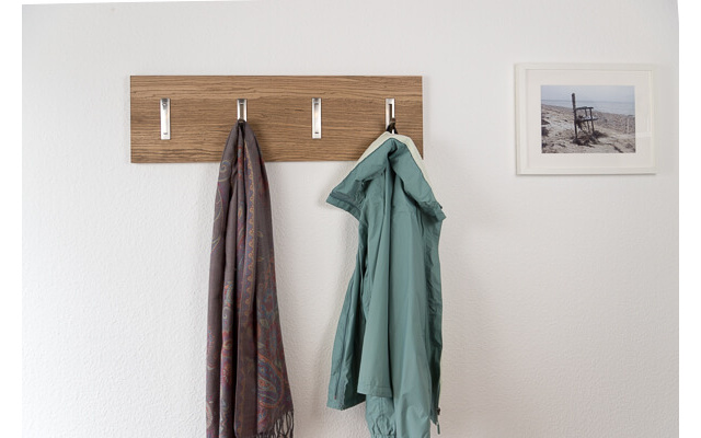 Zebrano pur | Edelholz design-garderobenpaneel-zebrano-vollholz-klapphaken-schlicht-3