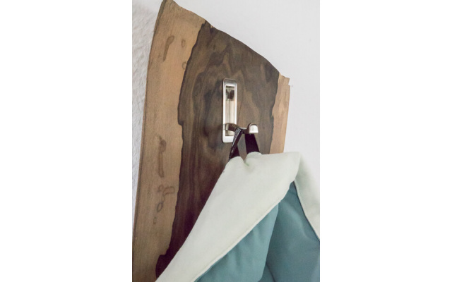 Garderobenpaneel Ziricote pur HK | Edelholz mit Baumkante und Rinde | UNIKAT design-garderobenpaneel-zirocote-vollholz-edelholz-klapphaken-h