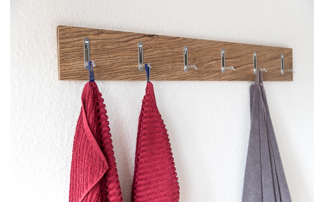 Hakenleiste Zebrano pur | Edelholz design-hakenleiste-zebrano-vollholz-klapphaken600-2626