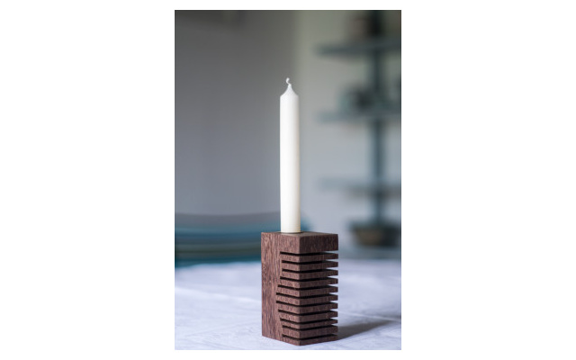 Kerzenständer 'Slot' aus Amaranth | upcycling
