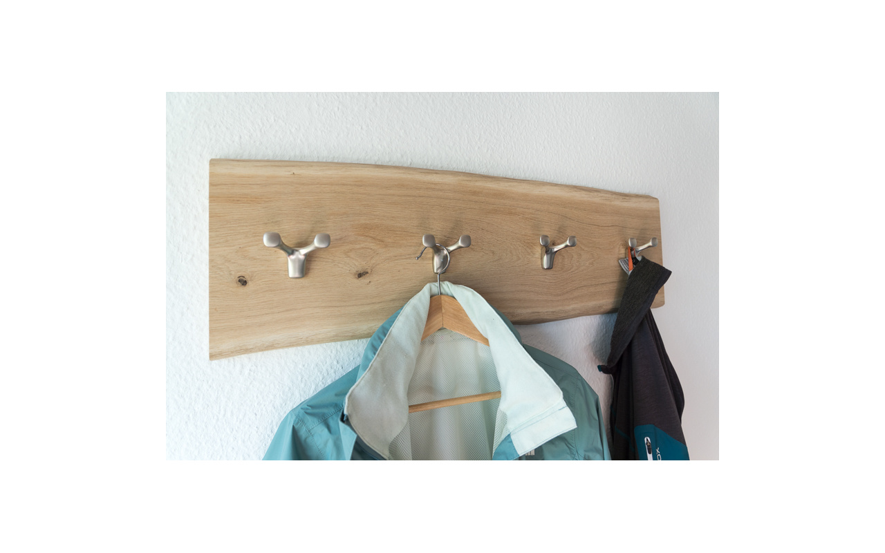 design-garderobenpaneel-eiche-vollholz-baumkante-hirschkopf-800-2599
