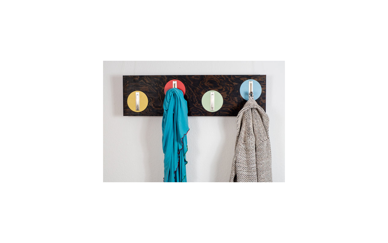 design-garderobenpaneel-pappel-massivholz-klapphaken-makassar-1