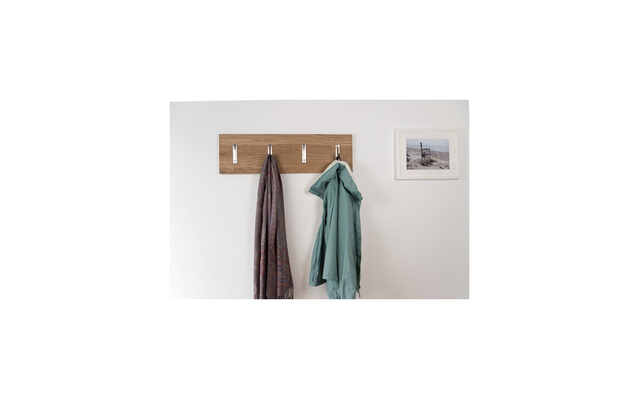 design-garderobenpaneel-zebrano-vollholz-klapphaken-schlicht-3